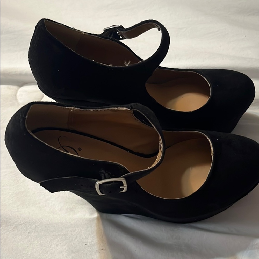 Chic Black Wedge Shoes with Strap